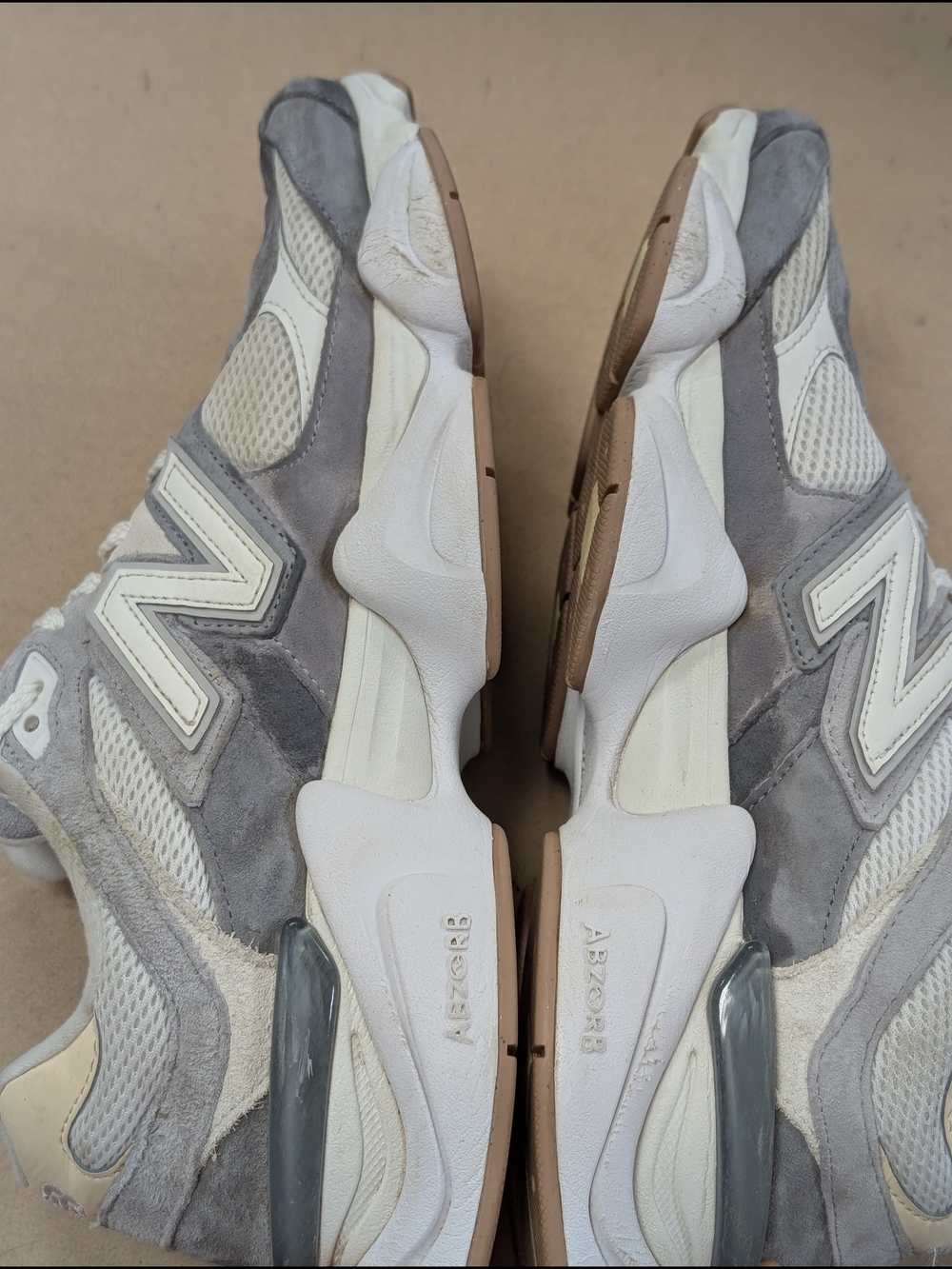 New Balance Women's 9060 Light Gray Sneaker Size 10.5 Men 12 Wm - Picture 7 of 12